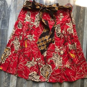 Floral, pleated 100% cotton skirt.